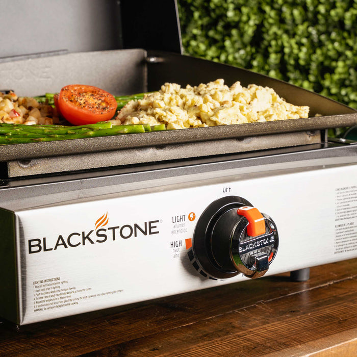 Blackstone 17in Tabletop Griddle close up