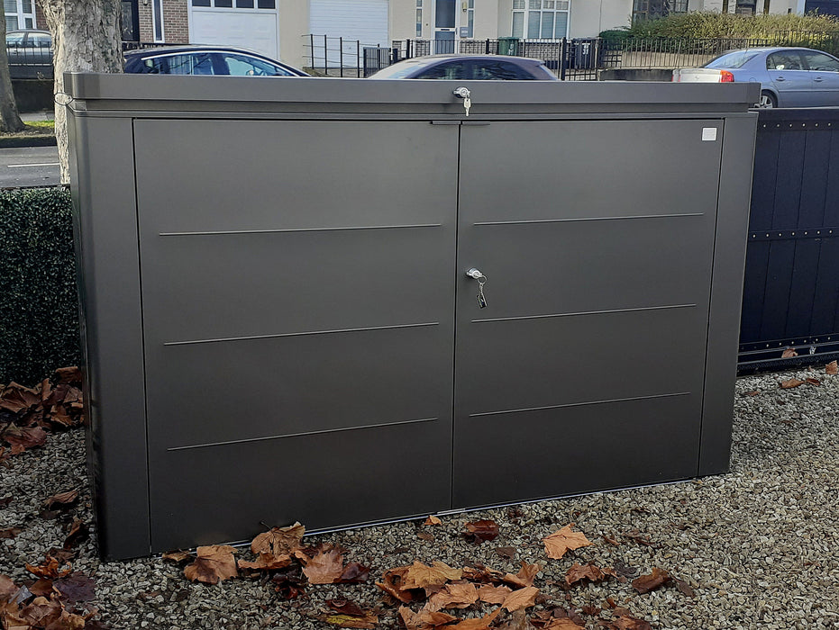 Front view of large weatherproof Biohort HighBoard 200 outdoor cabinet.