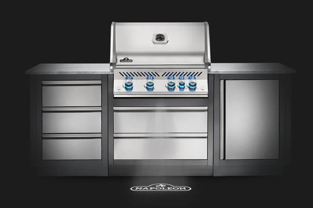 PROXIMITY™ lighting feature on the Napoleon Grills Built-In Prestige PRO™ 500 RB highlighted in red.