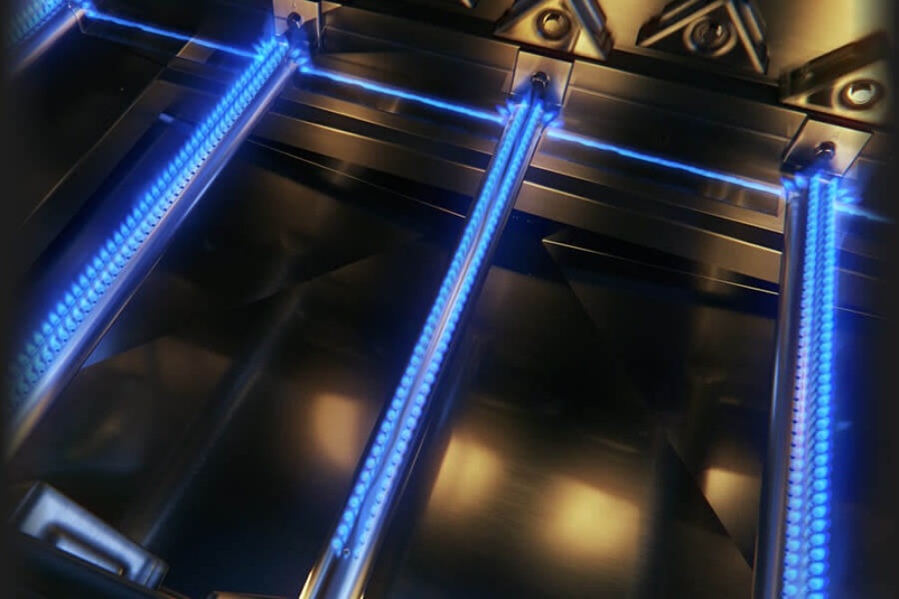 Image showing the crossover lighting feature of the burners in the Napoleon Grills Built-In Prestige PRO™ 500 RB.