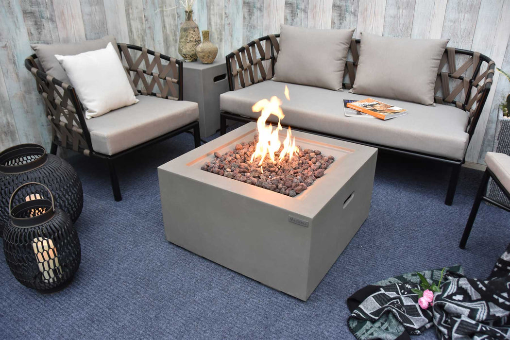 Modeno Ridgefield Fire Pit with chairs